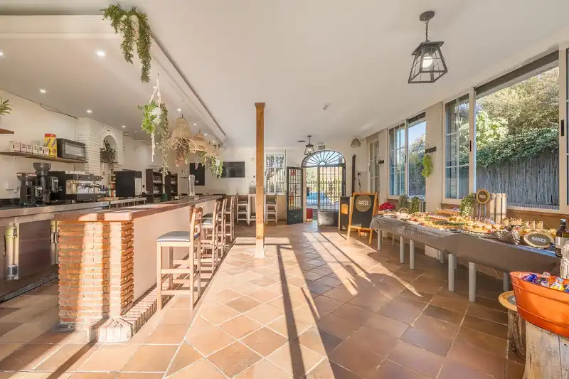 Interior de Finca Raíces, foto 8